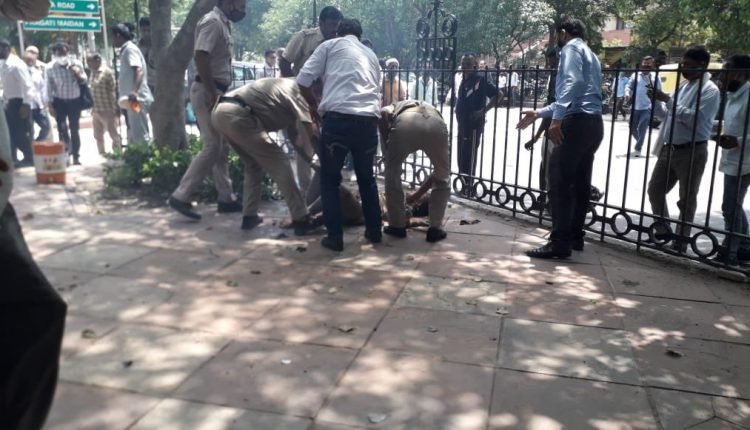 Man, Woman Set Themselves On Fire In Front Of Supreme Court