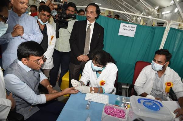 Dr. Mansukh Mandaviya inaugurates Blood Donation as a part of Raktdaan Amrit Mahotsav