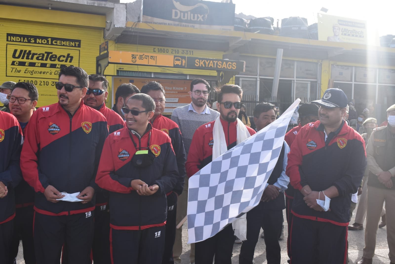 Union Minister Shri Anurag Thakur flags off second edition of ‘Ultimate Ladakh Cycling Challenge at Leh, Ladakh