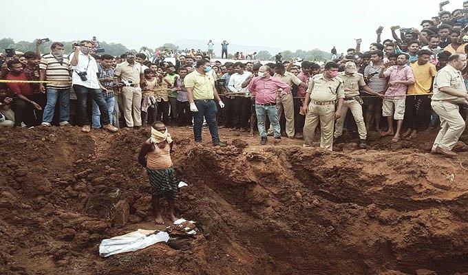 ପୋଡ଼ିବା ଆଗରୁ ମୃତଦେହକୁ ଖଣ୍ଡଖଣ୍ଡ କରିଥିଲେ 