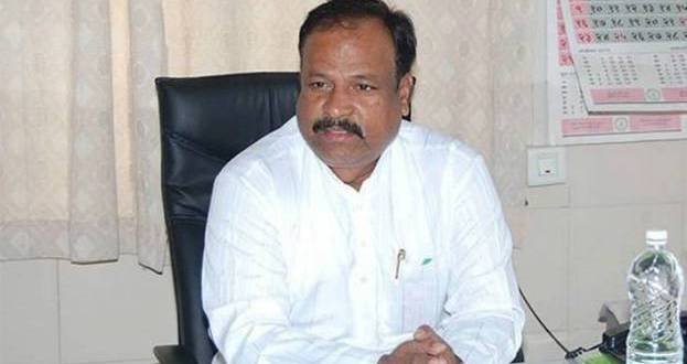 ଟିକେଟ ନମିଳିବାରୁ ଅଫିସରୁ ଚୌକି ନେଇଗଲେ 